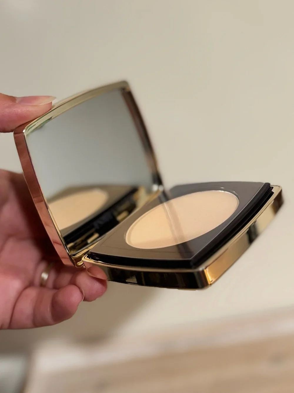 🆕 NIB Estée Lauder Double Wear Matte Powder Foundation - 1W0 Warm Porcelain